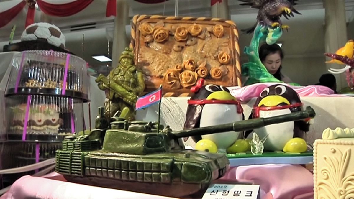 Severokorejský gastronomický bizár: Dorty ve tvaru vojenské techniky